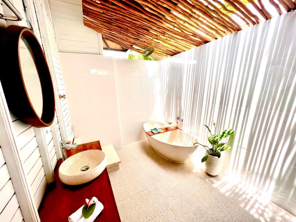 Mista Ceningan'S Beach Bungalows Previously The Kubu 221 Lembongan Buitenkant foto