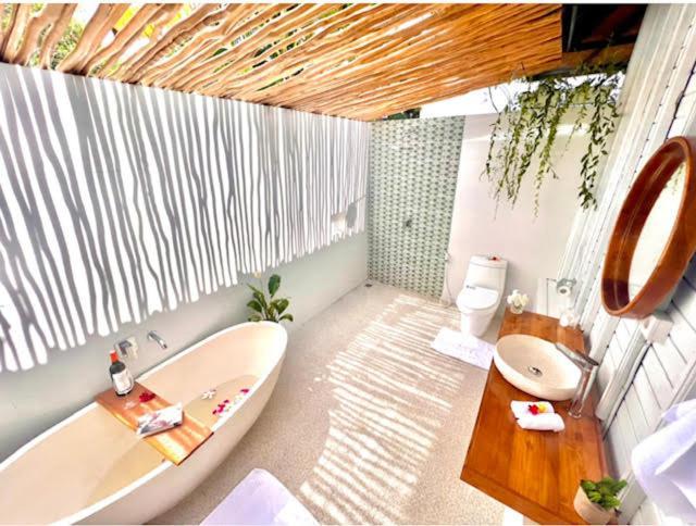 Mista Ceningan'S Beach Bungalows Previously The Kubu 221 Lembongan Buitenkant foto